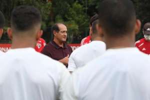 Muricy se reúne com elenco do São Paulo para pedir foco dos jogadores