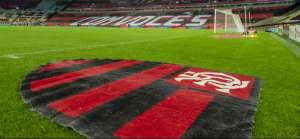 Grupo de torcedores do Flamengo protesta no Ninho do Urubu: 'Time sem vergonha'