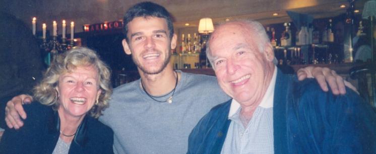 Antônio Carlos de Almeida Braga ao lado de Guga