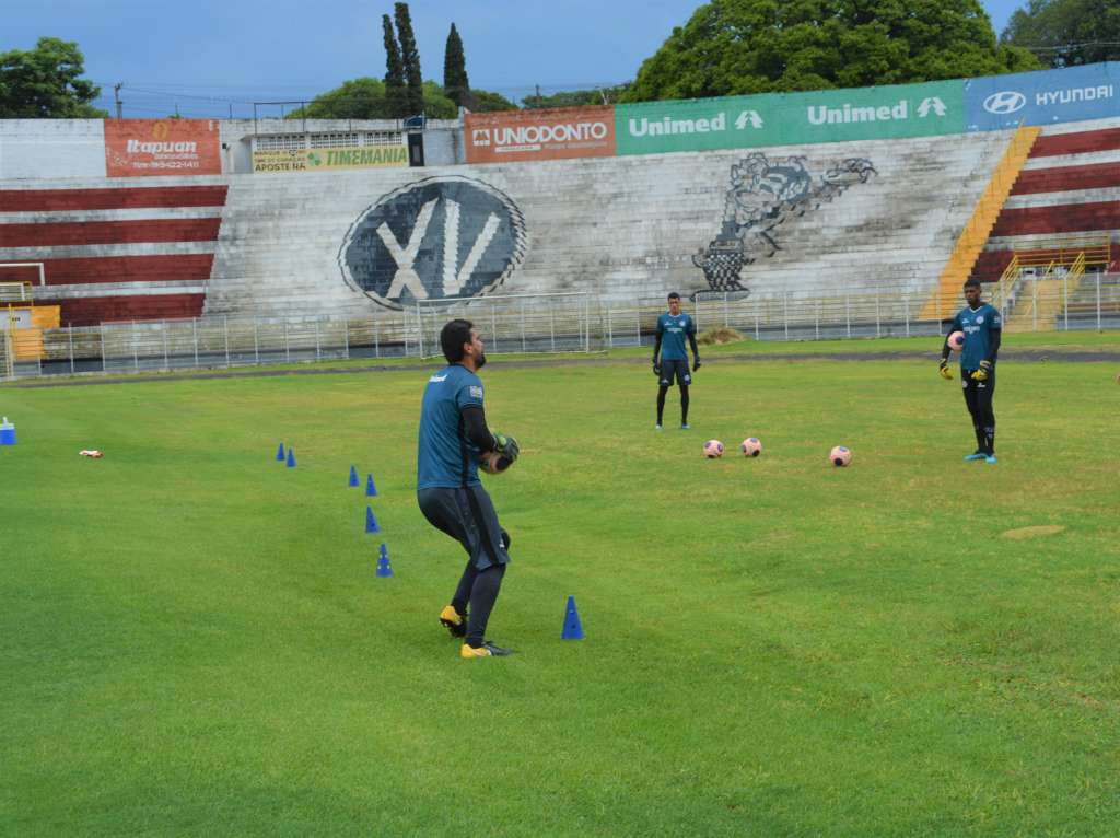 XV agenda primeiros jogos-treino e define novo preparador de goleiros