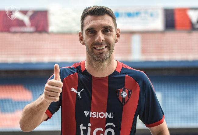 Após deixar o Corinthians, atacante argentino acerta com o Cerro Porteño, do Paraguai