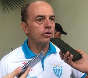 Técnico nega acerto com clube baiano e garante que segue no CRAC