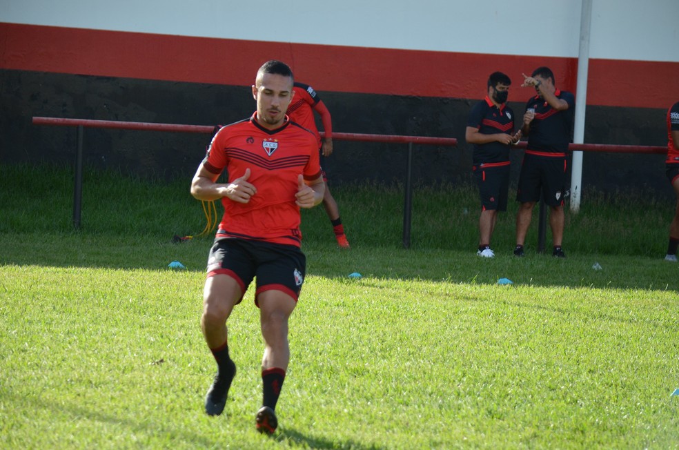 Lateral-esquerdo do Atlético Goianiense fala sobre “mudar a chave” no Goianão 2020