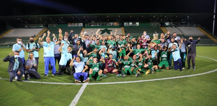 ​Série B: Atacante comemora acesso com a Chapecoense e foca em título da disputa