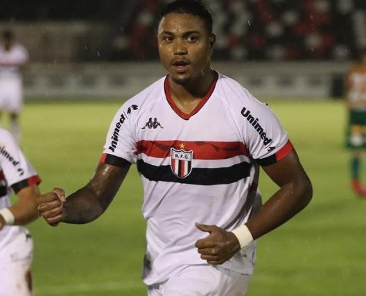 Atacante do Botafogo-SP projeta reta final: “Temos mais batalhas e finais pela frente”