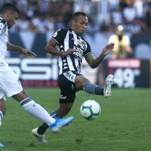 Atacante do Botafogo acerta com time europeu até junho de 2022