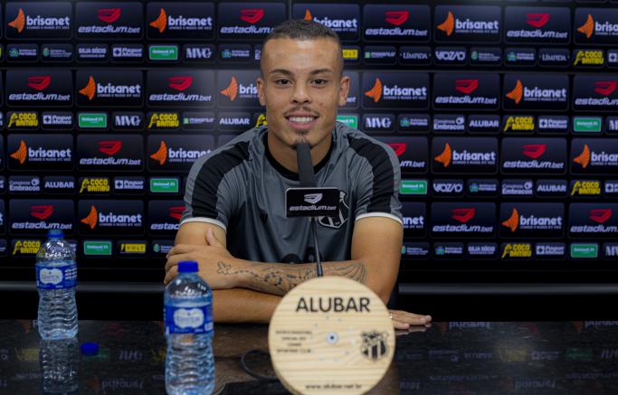 Volante destaca ‘momento ímpar’ no Ceará com gol e gravidez da esposa