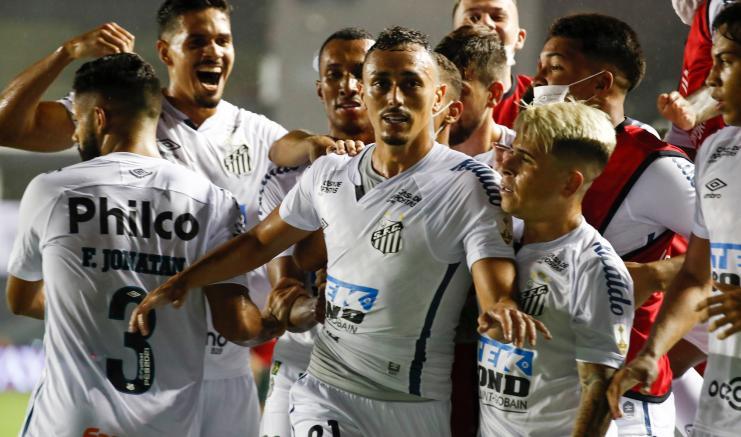 Santos passa fácil pelo Boca