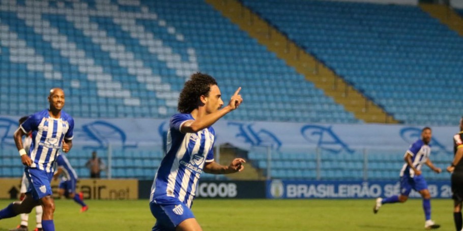 Valdivia foi o destaque do Avaí no empate com o Vitória