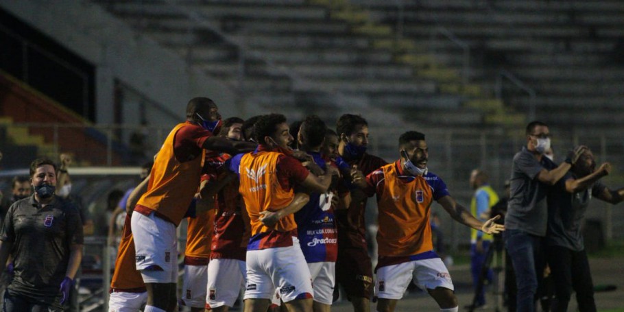 O Paraná venceu o CSA por 2 a 0