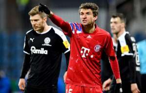 Atacante do Bayern de Munique se irrita com repórter após eliminação desastrosa