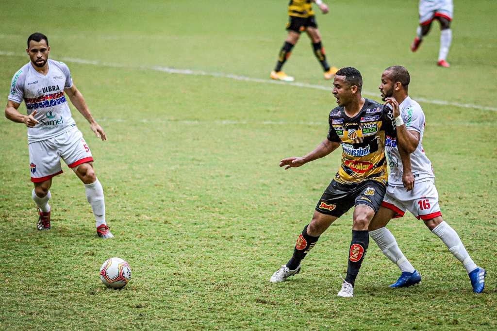 Pereira, meia do Novorizontino (Foto: João Normando)