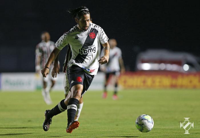 Após ter empréstimo renovado, Benítez se declara ao Vasco: ‘Um torcedor a mais’