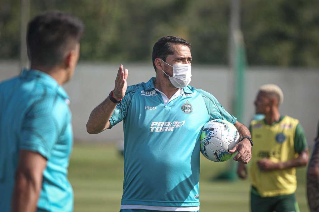 Gustavo Morínigo segue acreditando na permanência do Coritiba (Foto: Site Oficial do Coritiba)