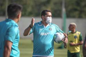 Treinador do Coritiba não joga a toalha: 