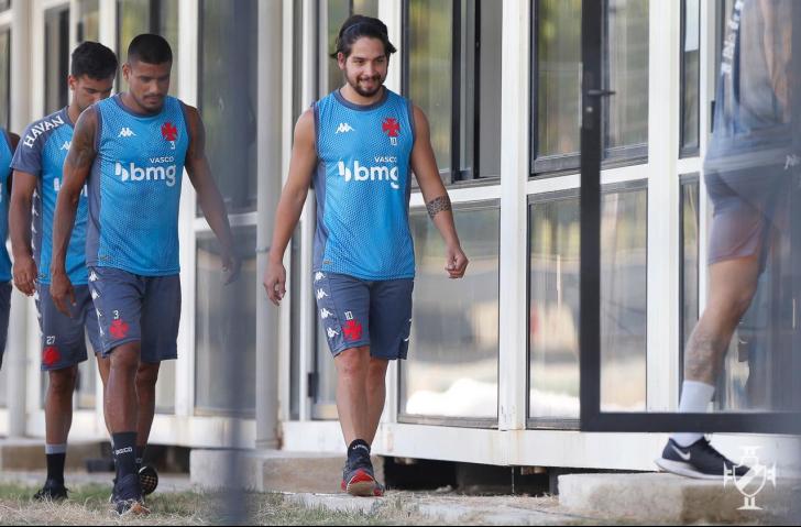 Vasco terá retorno de titular para a partida contra o Coritiba