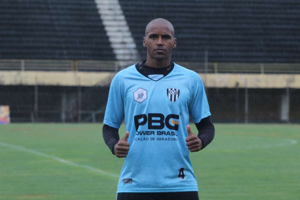 Chegando ao Cachorrão, zagueiro Diego enaltece qualidade do elenco