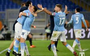 ITALIANO: Lazio goleia Roma em clássico e se aproxima dos líderes