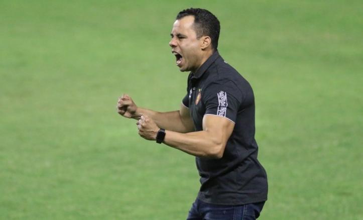 Sem Thiago Neves, Jair Ventura “quebra a cabeça” para escalar o Sport no Rio