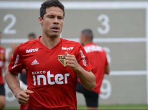 Hernanes testa positivo para a covid-19 e vira desfalque no São Paulo