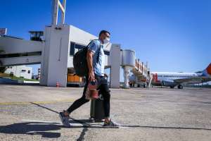 Avião com delegação do Grêmio arremete por conta de temporal durante retorno ao RS