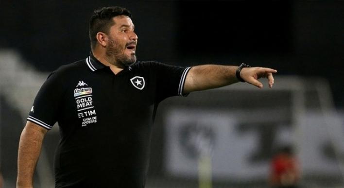 Desesperado, Botafogo tenta acabar com série de derrotas em visita ao Santos