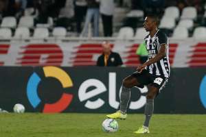 Clube mexicano faz proposta para tirar zagueiro do quase rebaixado Botafogo