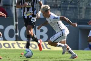 Baixinho do Santos comemora: 