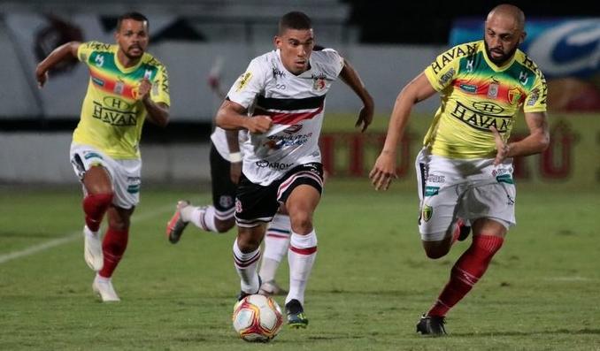 Cobra Coral não deu chances ao Brusque