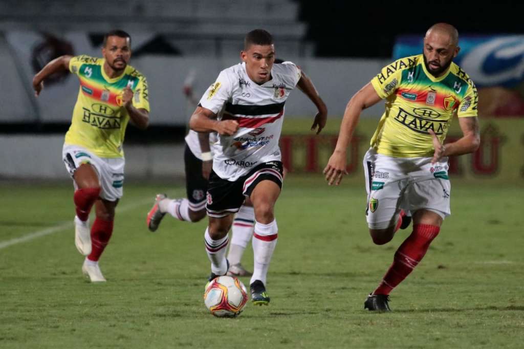 Toty na partida diante do Brusque (Foto: Rafael Melo/Santa Cruz)