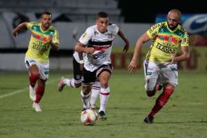 Série C: Lateral pede desculpas à torcida após fracasso do Santa Cruz