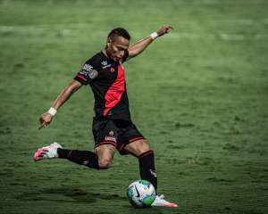 Atacante do Atlético Goianiense diz que time precisa voltar a jogar bem no Brasileiro