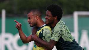 Por expulsão contra Goiás, lateral do Palmeiras pega dois jogos de suspensão