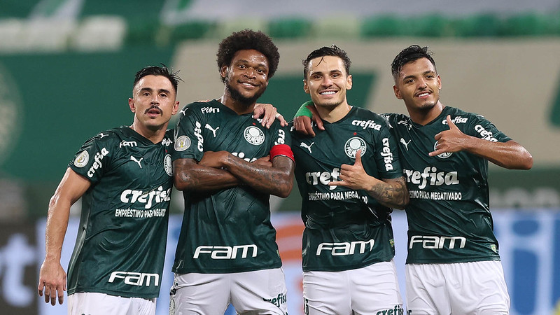 Palmeiras 4 x 0 Corinthians – Verdão massacra rival e entra na briga pelo título