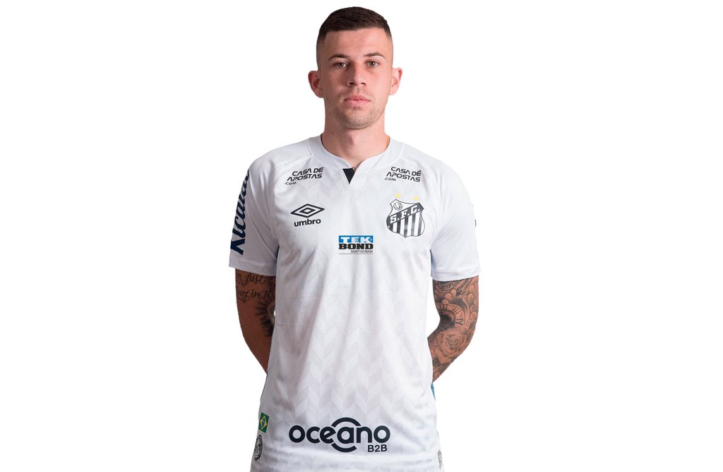 Volante sofre grave lesão no joelho e desfalca Santos na final da Libertadores