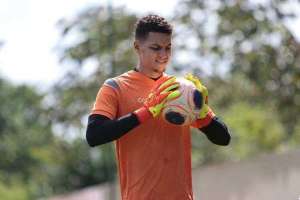 Red Bull Bragantino faz sondagem por goleiro do Santa Cruz