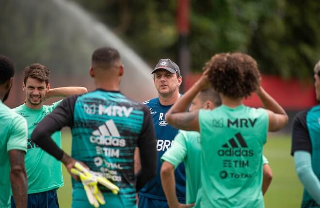 Após vitória, Ceni reclama do vazamento das escalações do Flamengo