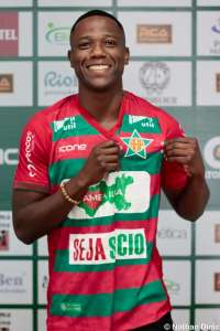 Atacante ex-Vasco e Botafogo tem contrato prorrogado com time do Norte