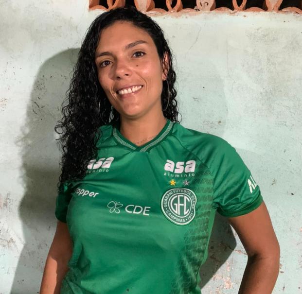 Gabriela Quinalha recebe camisa