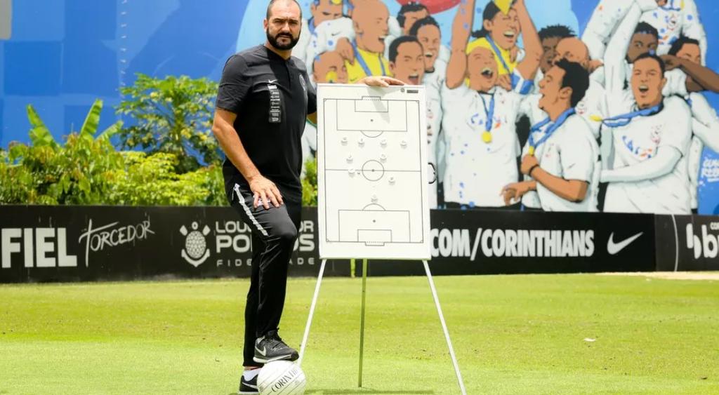 Após Alex, Corinthians acerta com campeão mundial para a vaga de técnico do Sub-23