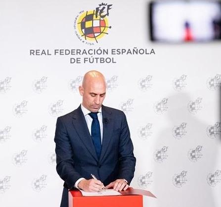 Presidente de Liga da Europa testa positivo para a Covid-19