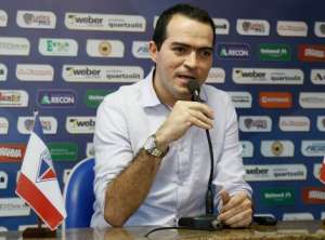 Presidente do Fortaleza não vê Ceni como 'solução' e nega salários atrasados