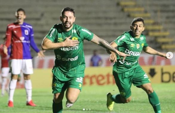 Vitória e acesso no radar. (Foto: Asscom / Dourado)