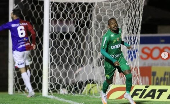 Animado com gol e vitória, atacante do Cuiabá projeta acesso em casa