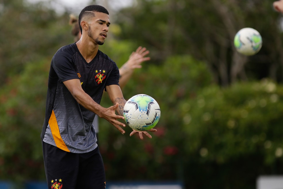 Técnico Jair Ventura, do Sport, aposta na base para jogo contra o Corinthians
