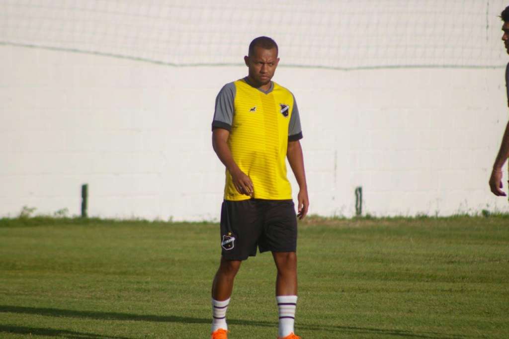 Lelê é um dos novos reforços do Água Santa