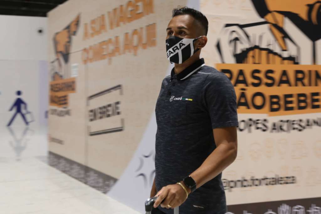 Ceará embarcou para Goiânia na última terça-feira (Foto: Felipe Santos/Ceará)
