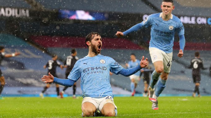 INGLÊS: Manchester City vence e assume liderança provisória