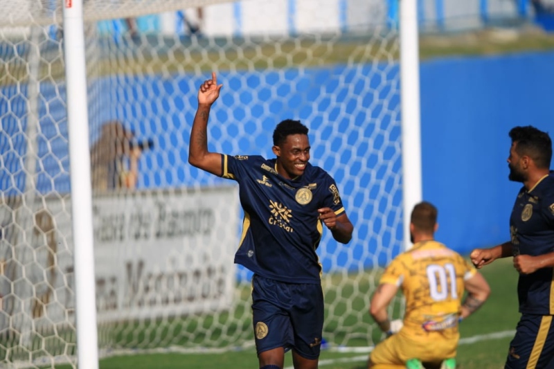 A Aparecidense massacrou o Aquidauanense A Aparecidense massacrou o Aquidauanense