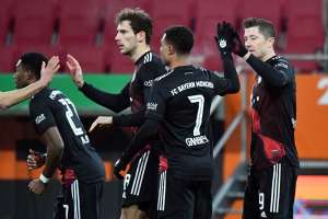 ALEMÃO: Lewandowski decide, Bayern de Munique vence e mantém vantagem na liderança